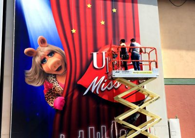 la-wraps-muppets-stage-door-wrap-install